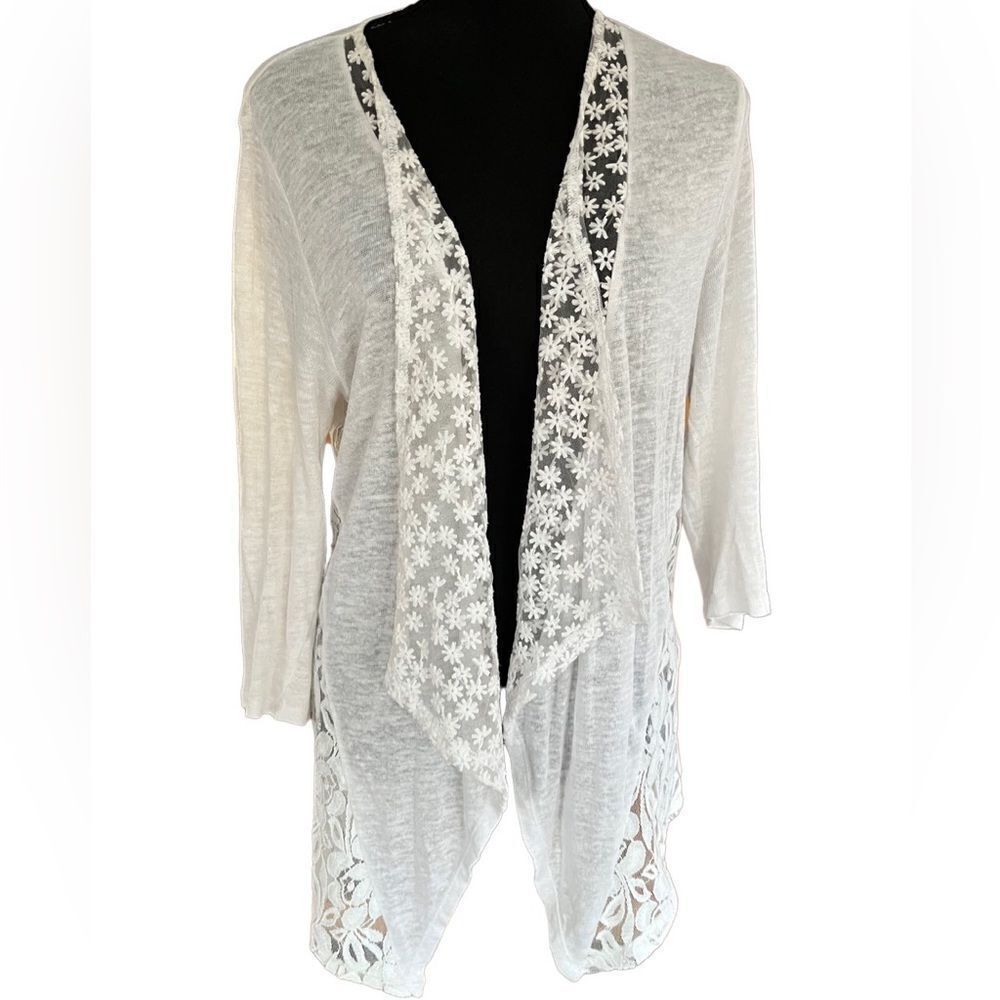 Cupio white lightweight open front flyaway style sweater with lace accents sz M
